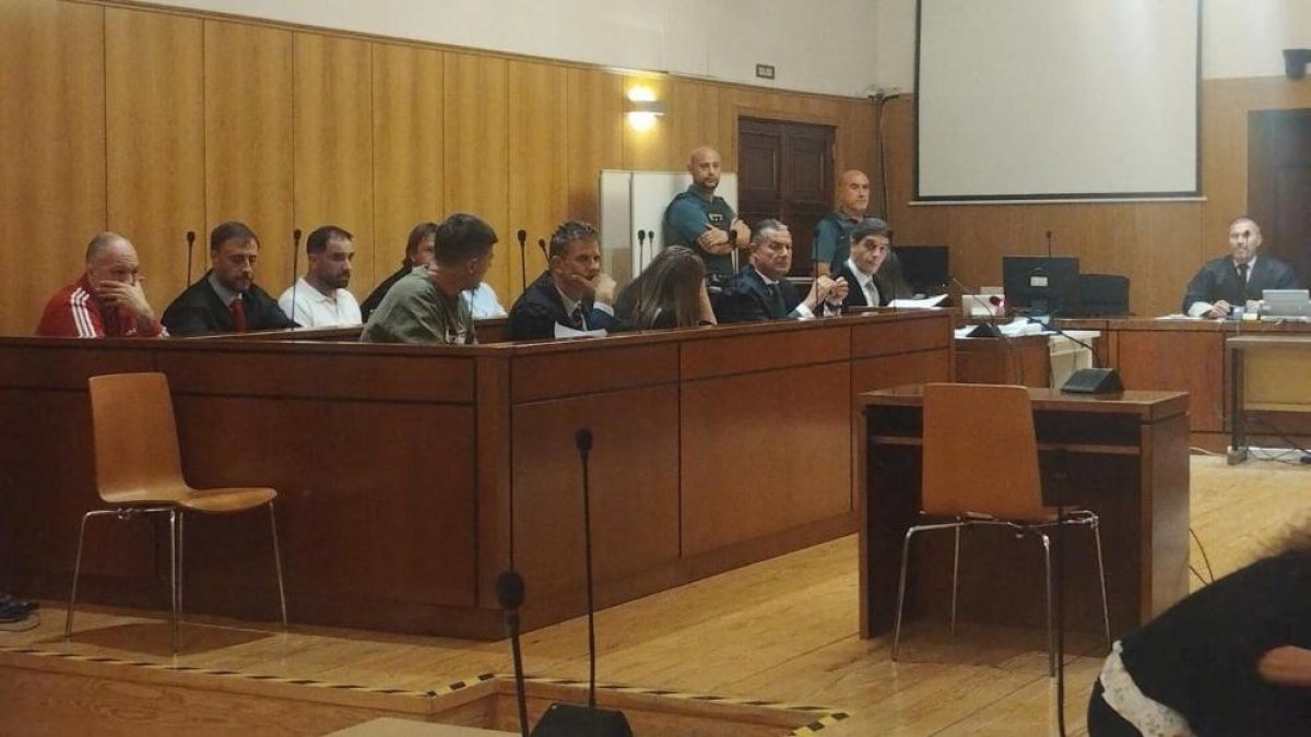 Imagen del juicio celebrado en la Audiencia de Valladolid contra los ocho detenidos en la 'Operación Almendro' desarrollada por la Policía Nacional.