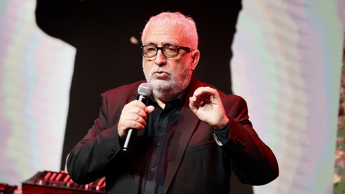 El humorista Leo Harlem durante su actuación en ll acto de presentación de la promoción turística de Castilla y León.