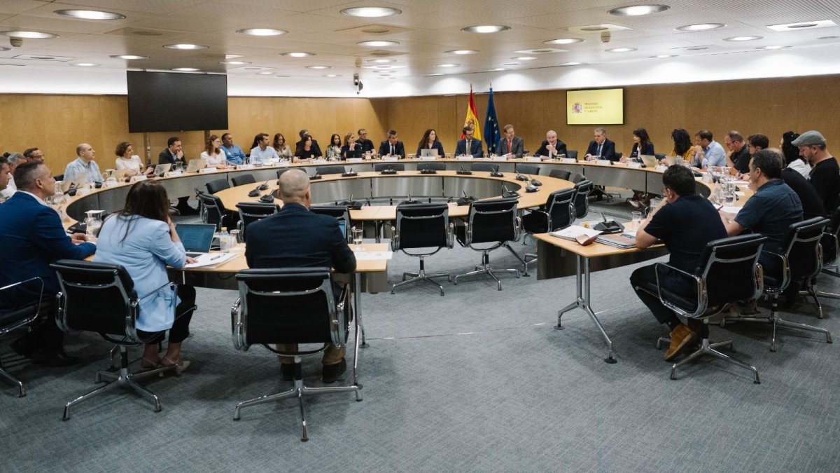 Reunión por el convenio colectivo de Renault en la sede del Ministerio de Industria y Turismo.