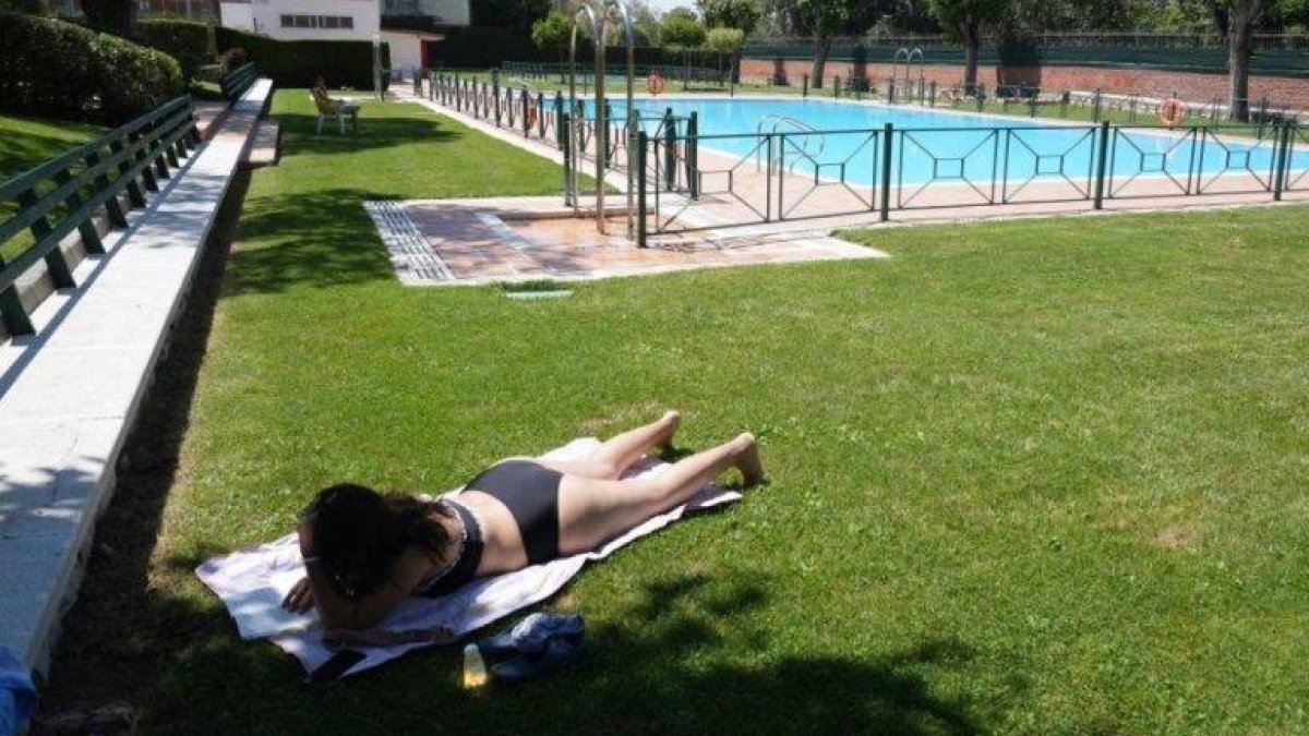 Una usuaria en la piscina de Juan de Austria