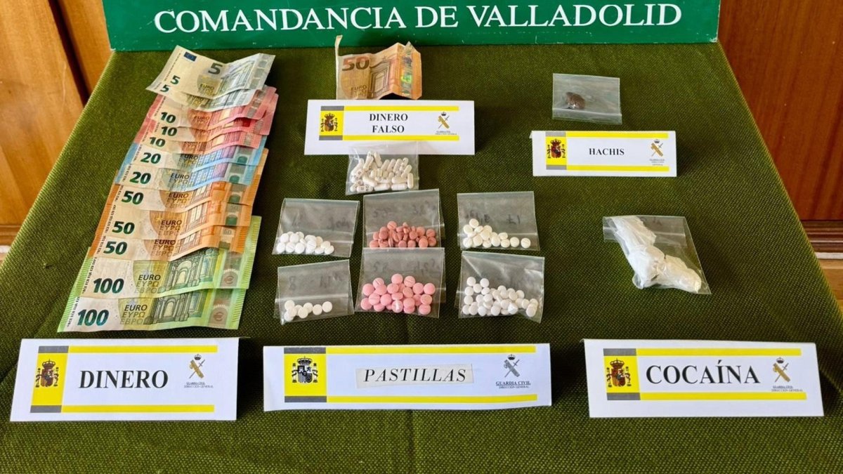 Efectos incautados en el coche del detenido en Valladolid tras sufrir un accidente.