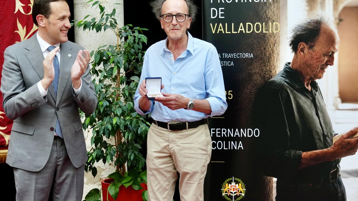 La Diputación de Valladolid entrega el premio a la Trayectoria Artística 2025 al psiquiatra y escritor Fernando Colina