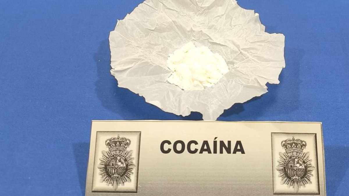 Bolsa con 12 gramos de cocaína interceptada en la operación.