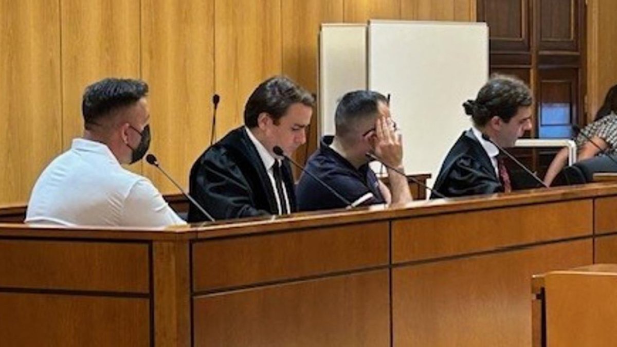 Los dos acusados de recoger una mochila con 2 kilos de 'coca' durante su declaración en la Audiencia de Valladolid.