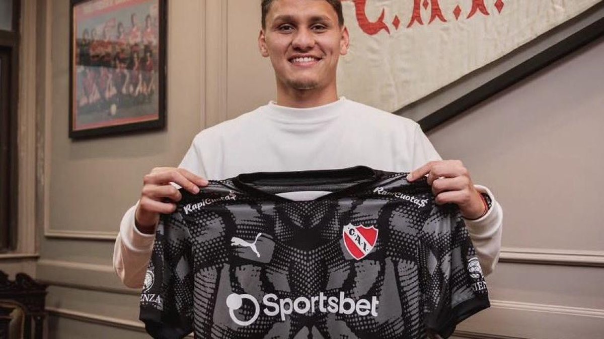 Lucas Lavagnino, en su presentación con Independiente.
