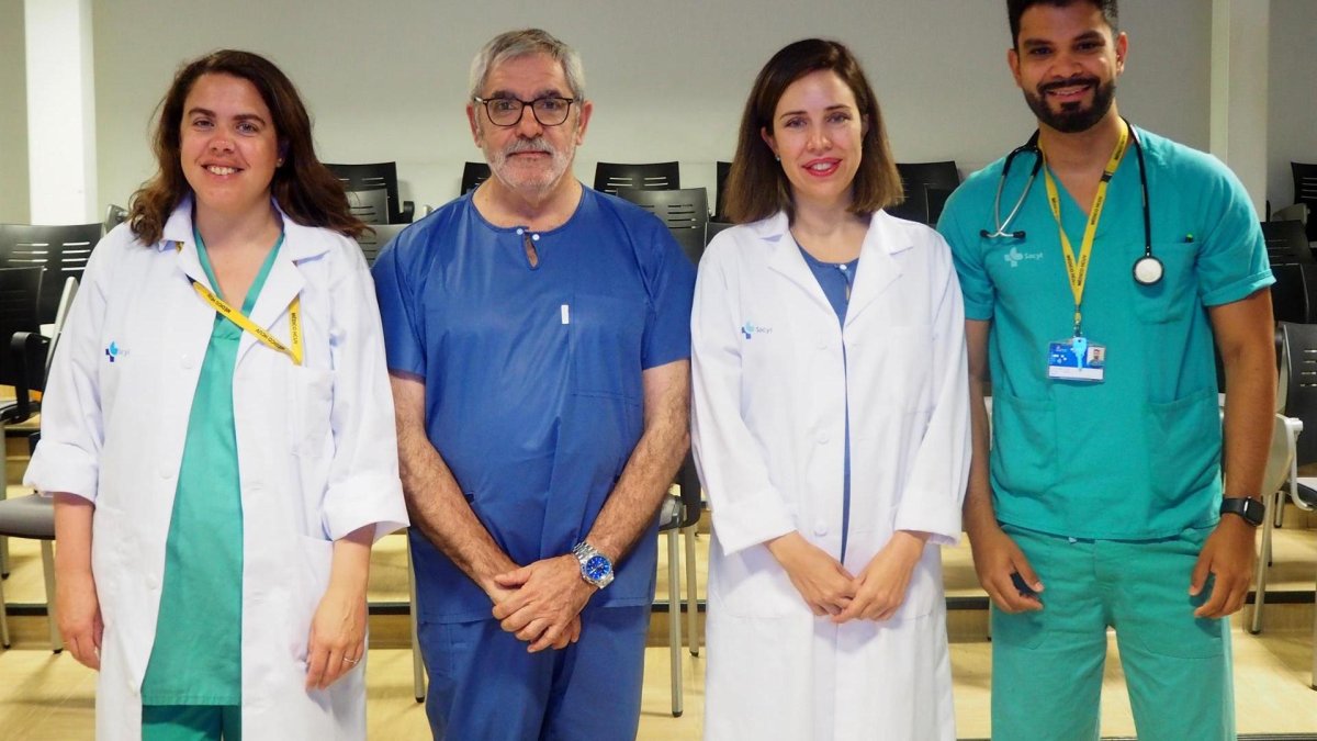 Especialistas de la Unidad de Neumología Intervencionista del Clínico