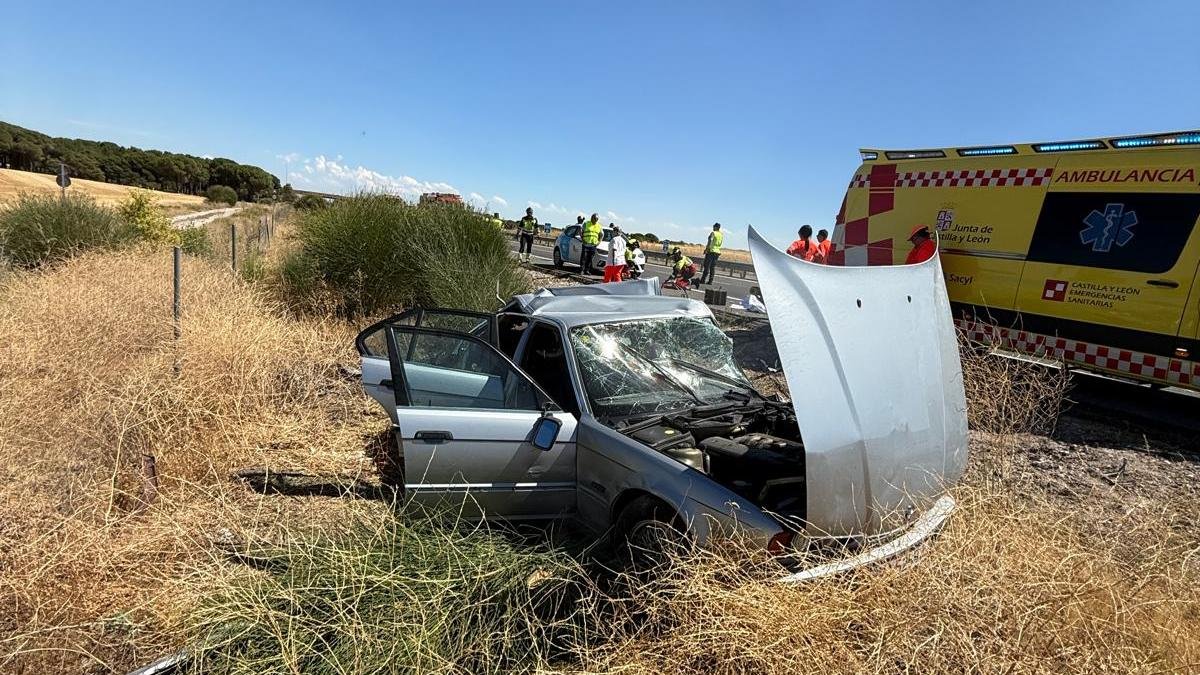 Estado en el que quedaba el coche de la víctima, tras el accidente en la autovía Valladolid-Segovia