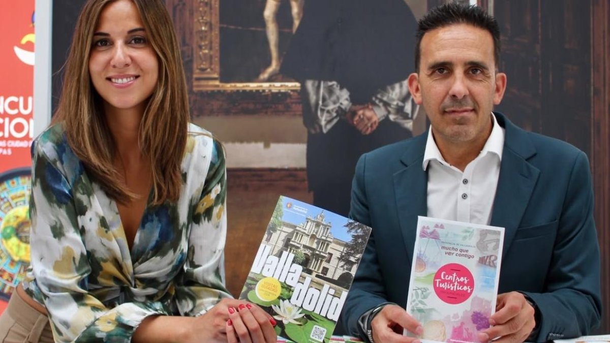 La concejala de Turismo, Eventos y Marca Ciudad, Blanca Jiménez, y el diputado de Promoción Agroalimentaria y Consumo y presidente del Patronato de Turismo, Moisés Santana.