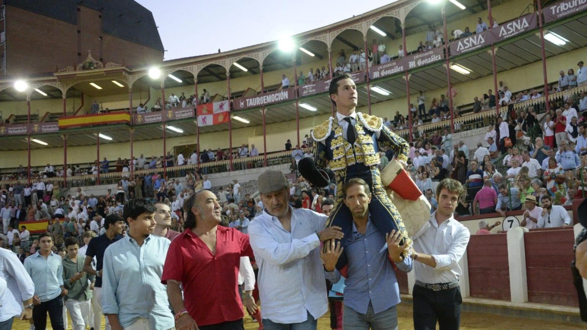 Danie Luque sale a hombros en la plaza de toros de Valladolid