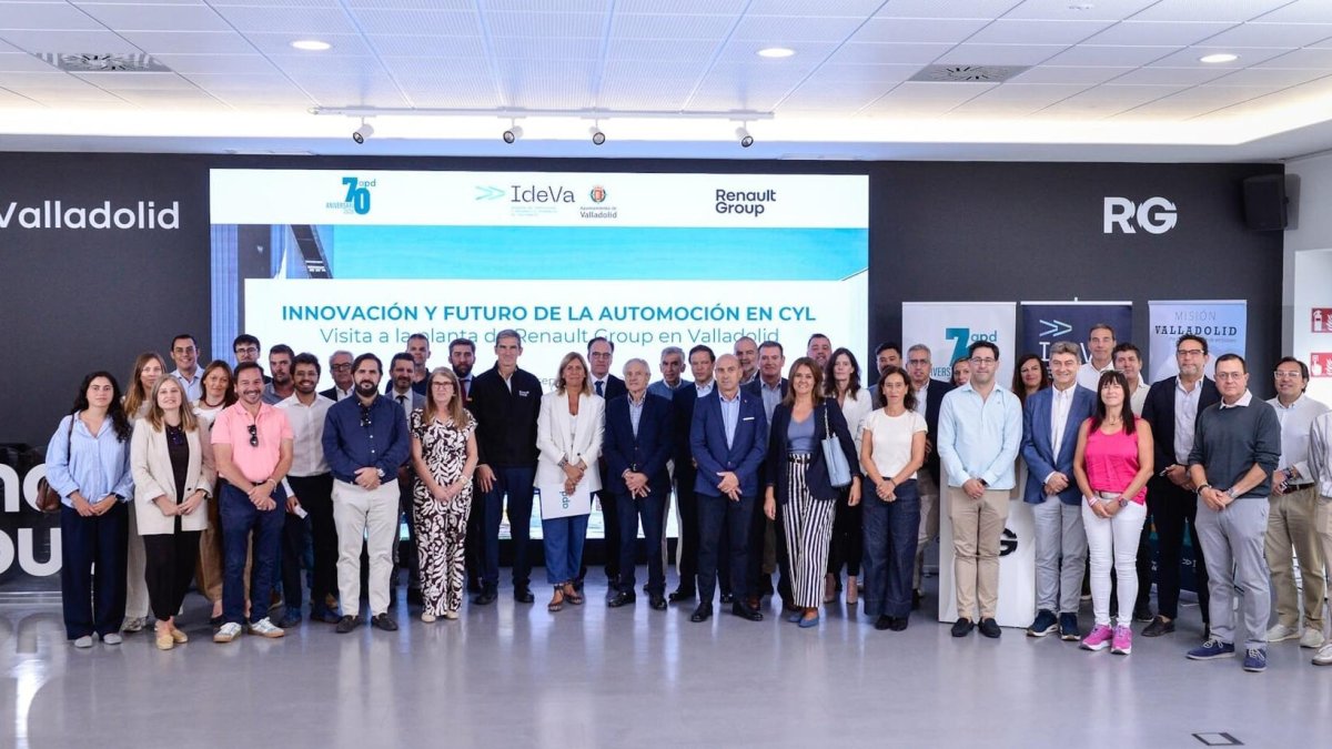 Celebración en la planta de Renault de Valladolid de una jornada de debate.