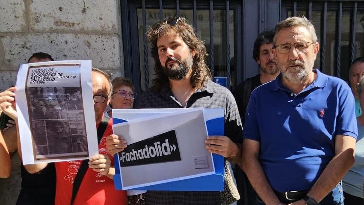 El portavoz del Grupo Socialista, Fernando Ferreira, en la denuncia por la cancelación de la exposición