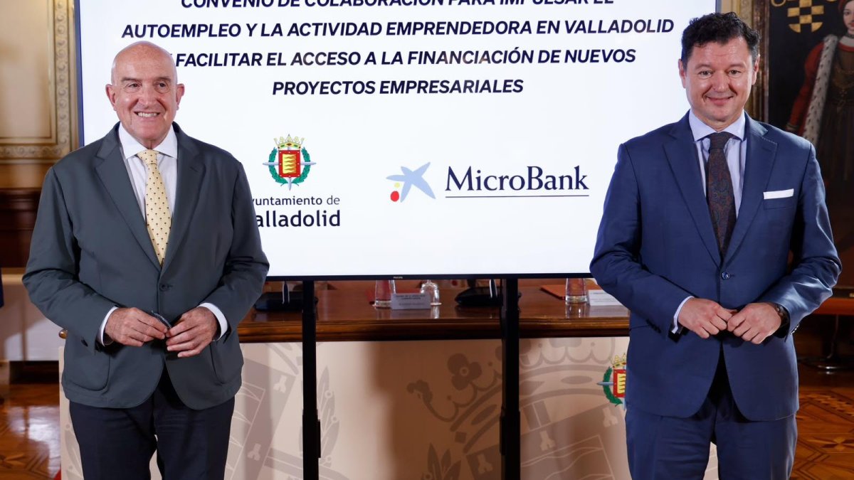 Carnero y Cuartero durante la firma del convenio para impulsar el emprendimiento local.