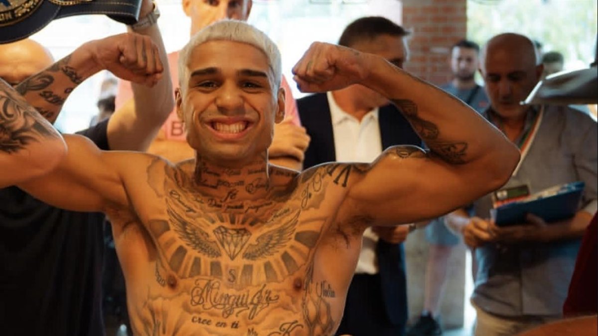 Salvi Jiménez durante el pesaje antes de su vuelta al ring.