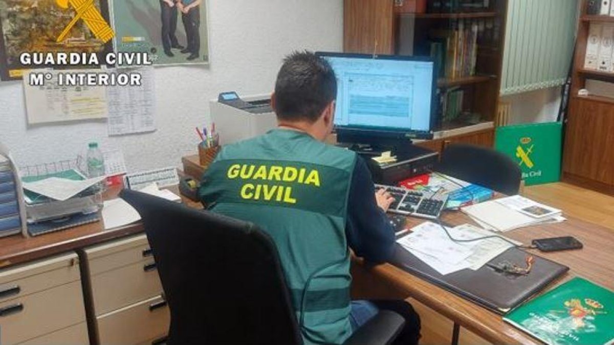 Agente de ciberdelincuencia de la Guardia Civil, en una imagen de archivo.