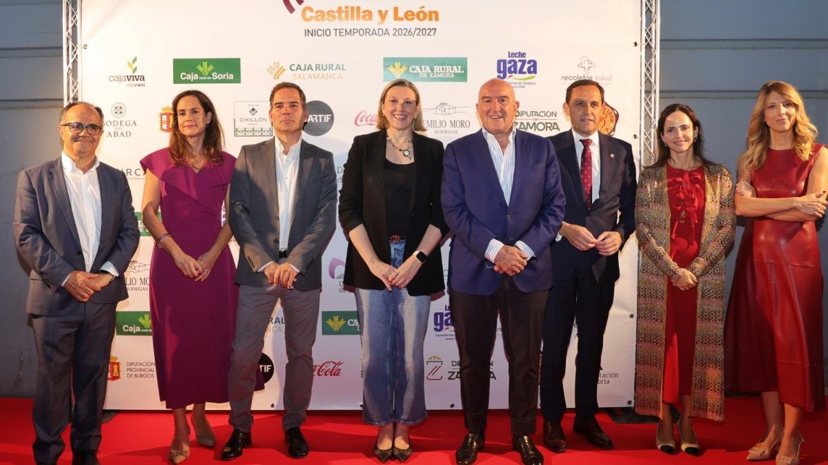 Florencio Carrero, Adriana Ulibarri, Dieter Brandau, Isabel Blanco, Jesús Julio Carnero, Conrado Íscar, Soledad Ulibarri y Tamara Hernández, en la gala de presentación de la temporada de EsRadio Castilla y León.