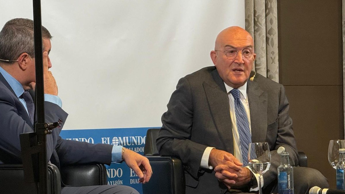 El alcalde de Valladolid, Jesús Julio Carnero, en la Conversaciones Políticas de El Mundo de Valladolid