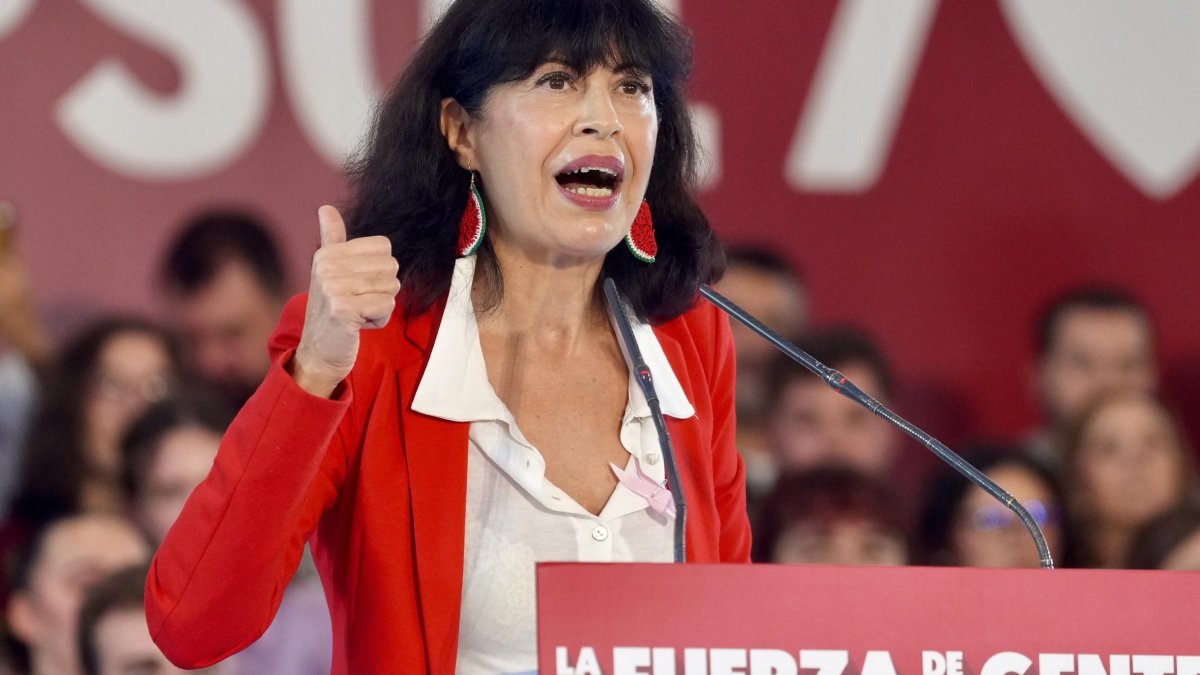 La ministra de Igualdad, Ana Redondo, durante el mitin de Sánchez en la Cúpula del Milenio.