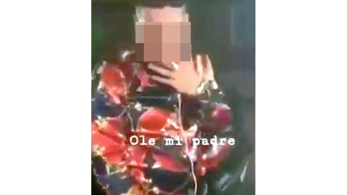 Uno de los autores tras disparar.-E. M.