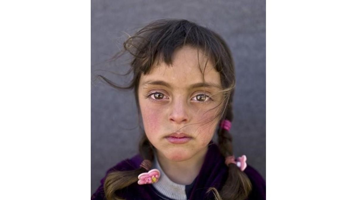 Zahra Mahmoud tiene cinco años y vive con su familia en el campo de refugiados de Mafraq, en Jordania.-AP / MUHAMMED MUHEISEN