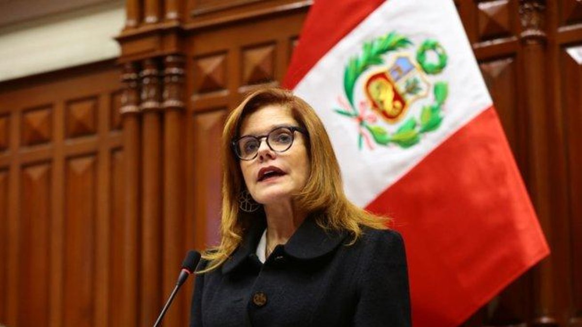 Las parlamentaria y vicepresidenta de la República, Mercedes Aráoz, juró como Jefa de Estado luego que el Congreso suspendiera de sus funciones al presidente Martín Vizcarra.-CONGRESO DE LA REPÚBLICA DEL PERÚ