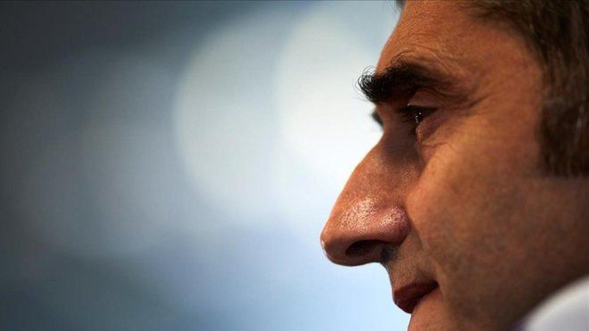 Valverde, en la sala de prensa de la ciudad deportiva del Barça.-ALEJANDRO GARCÍA (EFE)