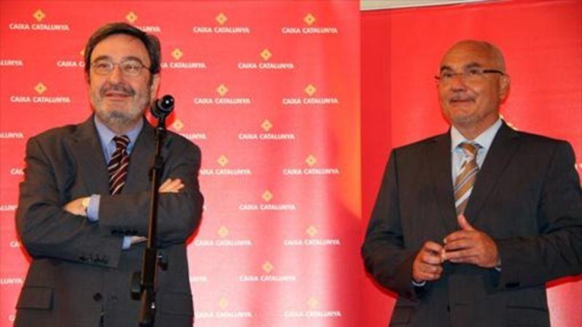Narcís Serra (izquierda) y Adolf Todó, en una aparición ante la prensa en el 2010.-ACN / PAULA MATEU