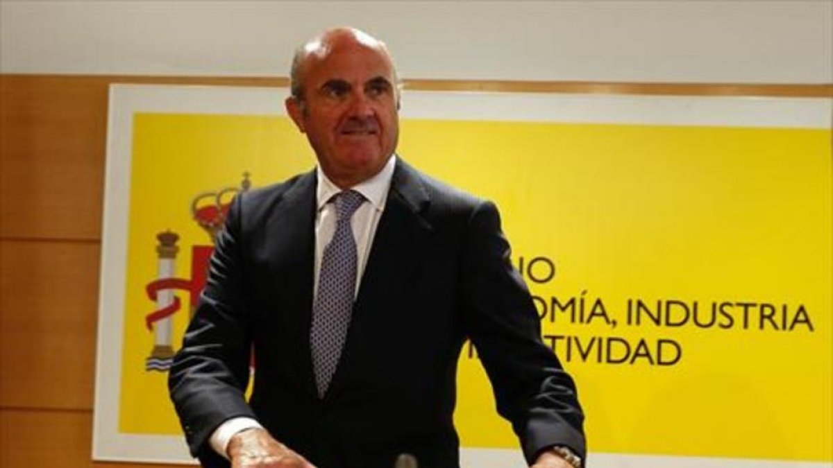 El ministro de Economía, Luis de Guindos.-DAVID CASTRO