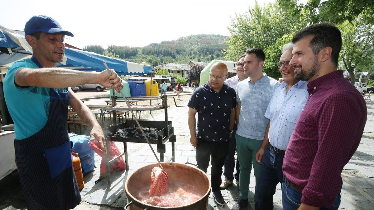 Faustino Sánchez, Cendón, Santiago Rodríguez y Tudanca, ayer en Vega de Espinareda.-ICAL