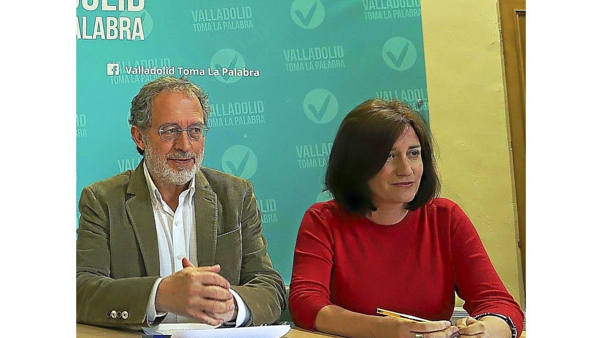 Manuel Saravia y María Sánchez, concejales de Valladolid Toma la Palabra.-ICAL