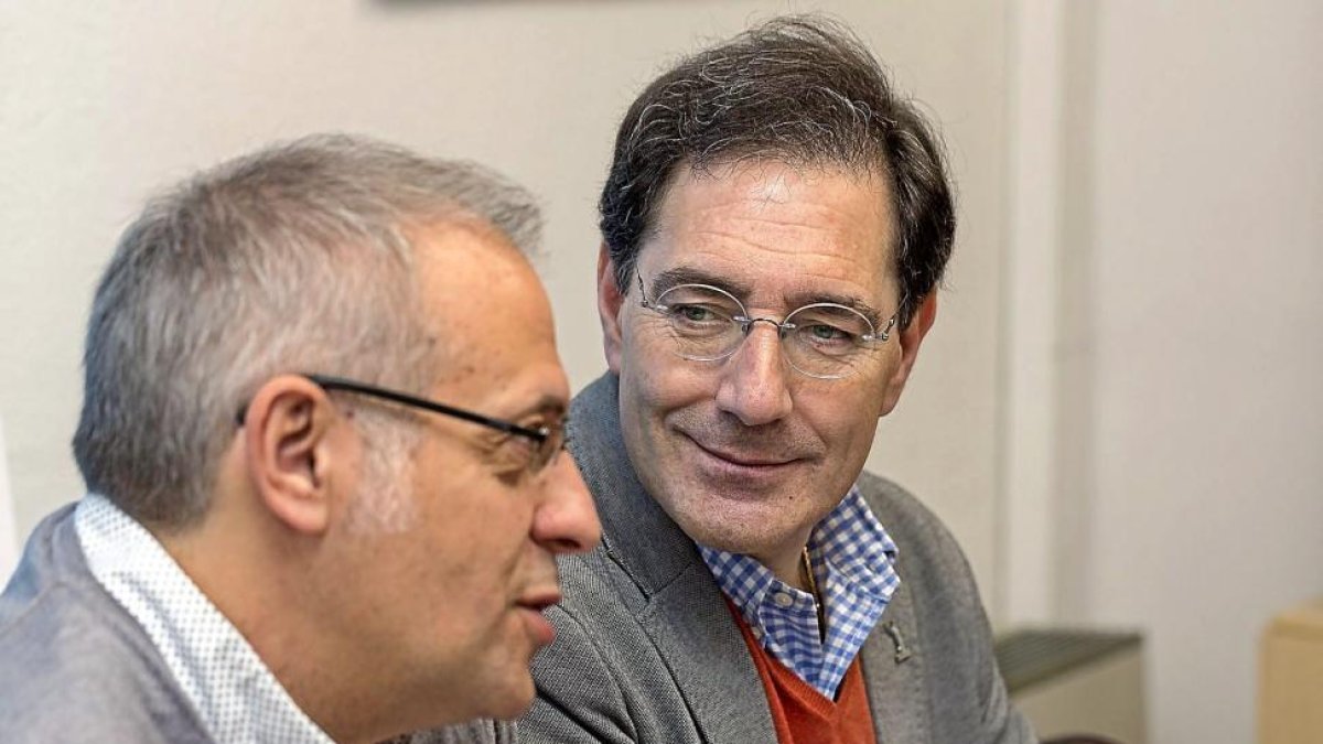 Jesús Enríquez y, de perfil, José Antonio Martínez Bermejo.-MIGUEL Á. SANTOS (PHOTOGENIC)