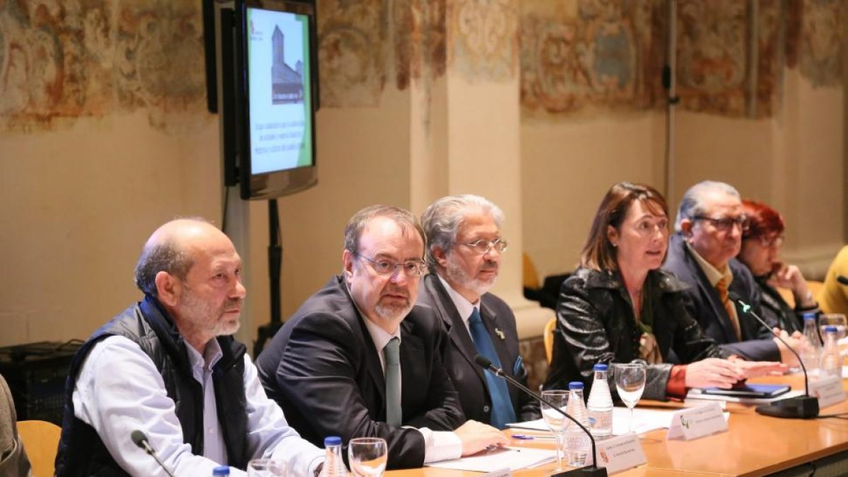 El consejero de Educación, Fernando Rey, constituye la Comisión para la Elaboración de Unidades Didácticas con representantes nacionales y autonómicos de étnia gitana-ICAL