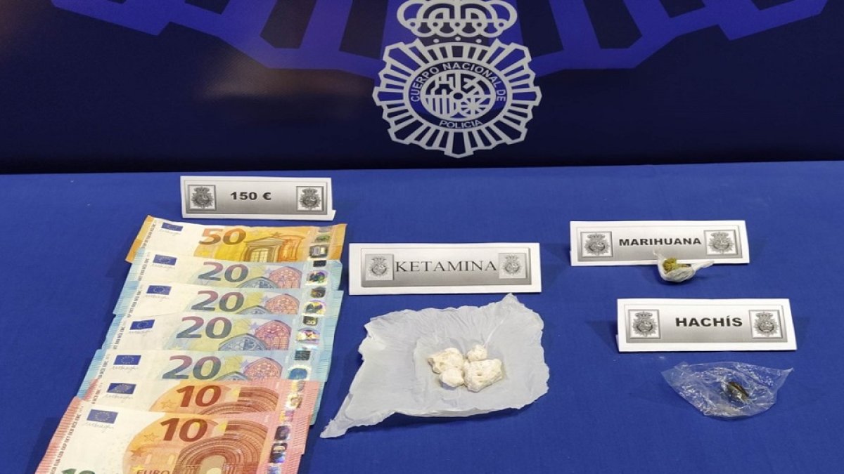 Sustancias incautadas a un hombre en Pajarillos. -E.M.