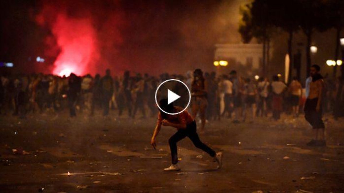 Disturbios, saqueos y un muerto en Francia en la celebración del Mundial. /-EL PERIÓDICO