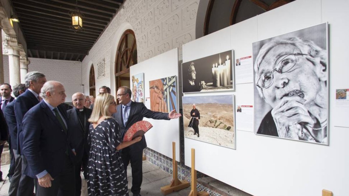 Inauguración de la exposición fotográfica 'Vidas Comprometidas', que repasa la presencia religiosa contemporánea española en Tierra Santa, a la que ha asistido, entre otros, el ministro de Interior, Jorge Fernández Díaz-Ical