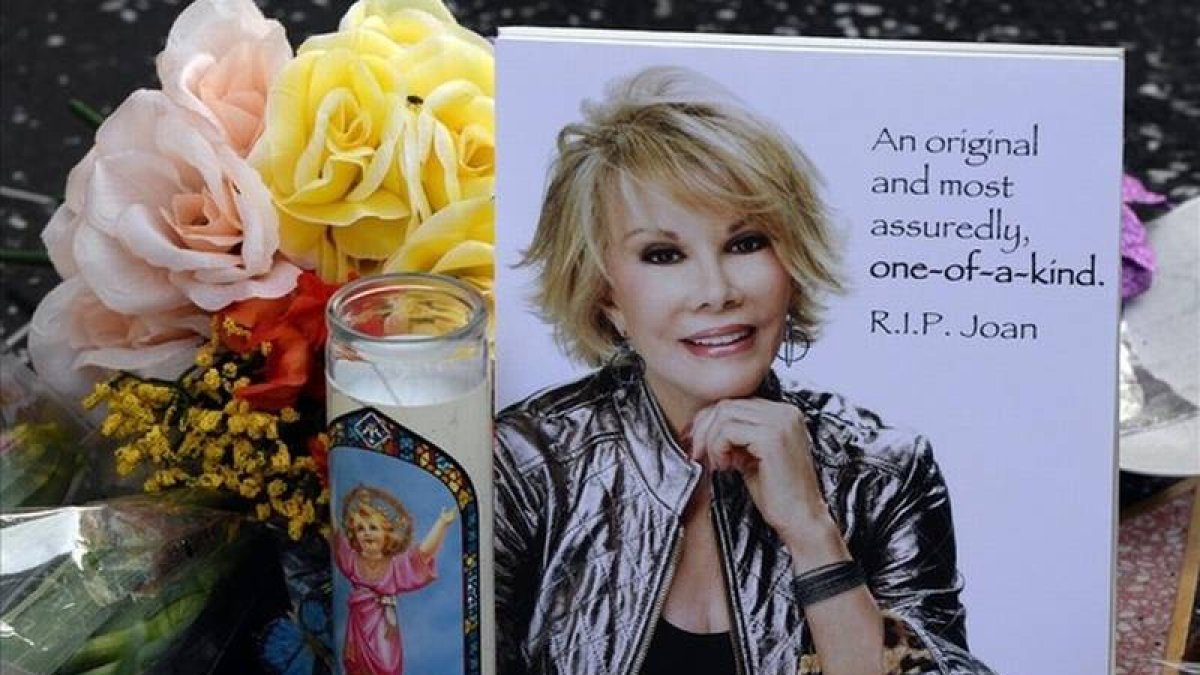 Dedicatoria a Joan Rivers en el Paseo de la Fama, de Hollywood.-Foto: AFP / MARK RALSTON