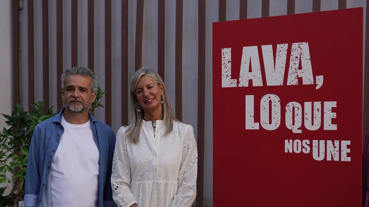 La concejala de Educación y Cultura, Irene Carvajal, y el jefe de Programas de la Fundación Municipal de Cultura (FMC), Juan I. Herrero. ICAL