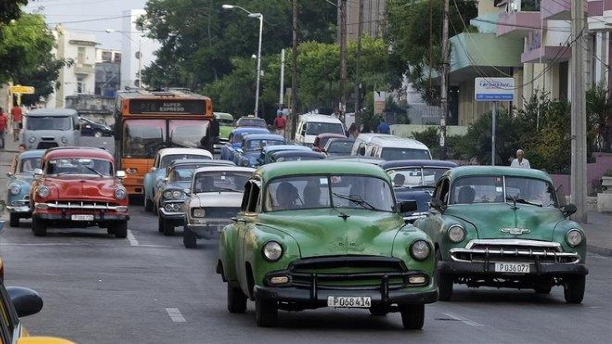 El carburante escasea en Cuba lo que ha provocado la disminución del tráfico en las calles y carreteras de la isla.-DANNY CAMINAL