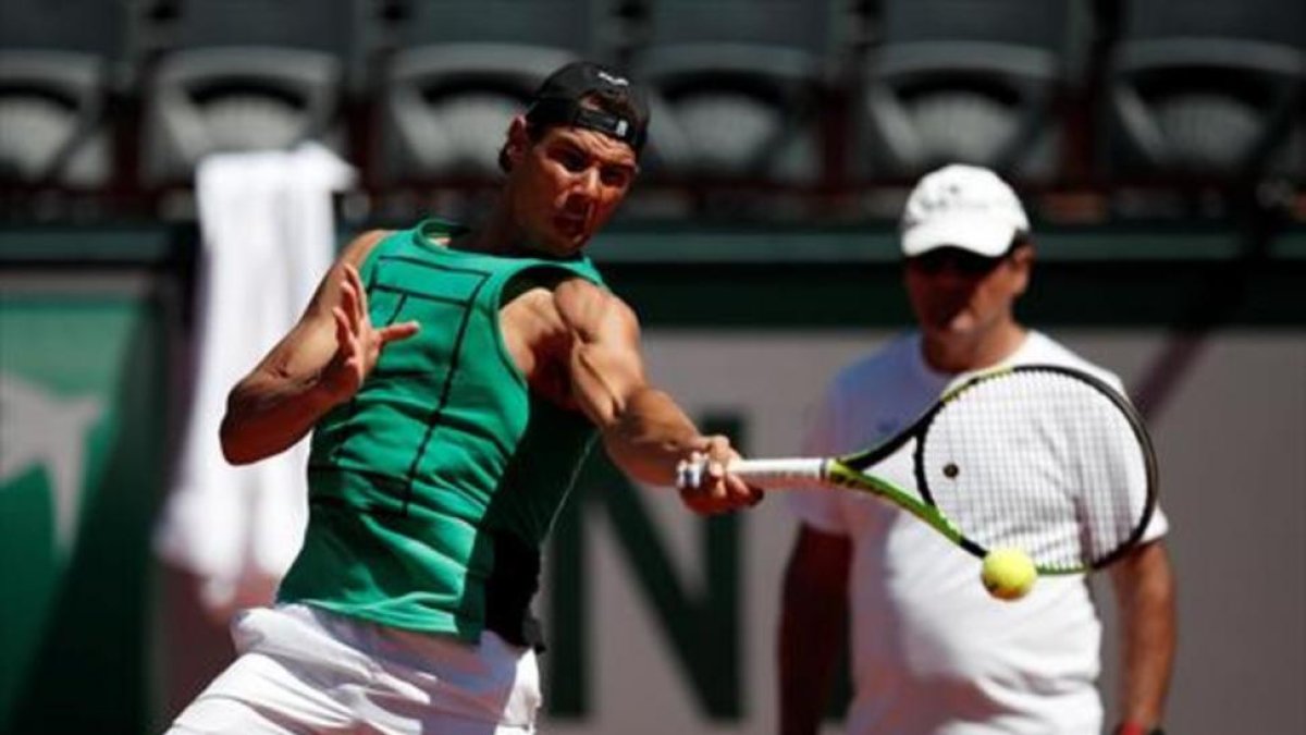 Nadal , en su primer entrenamiento en Roland Garros, el jueves.-REUTERS