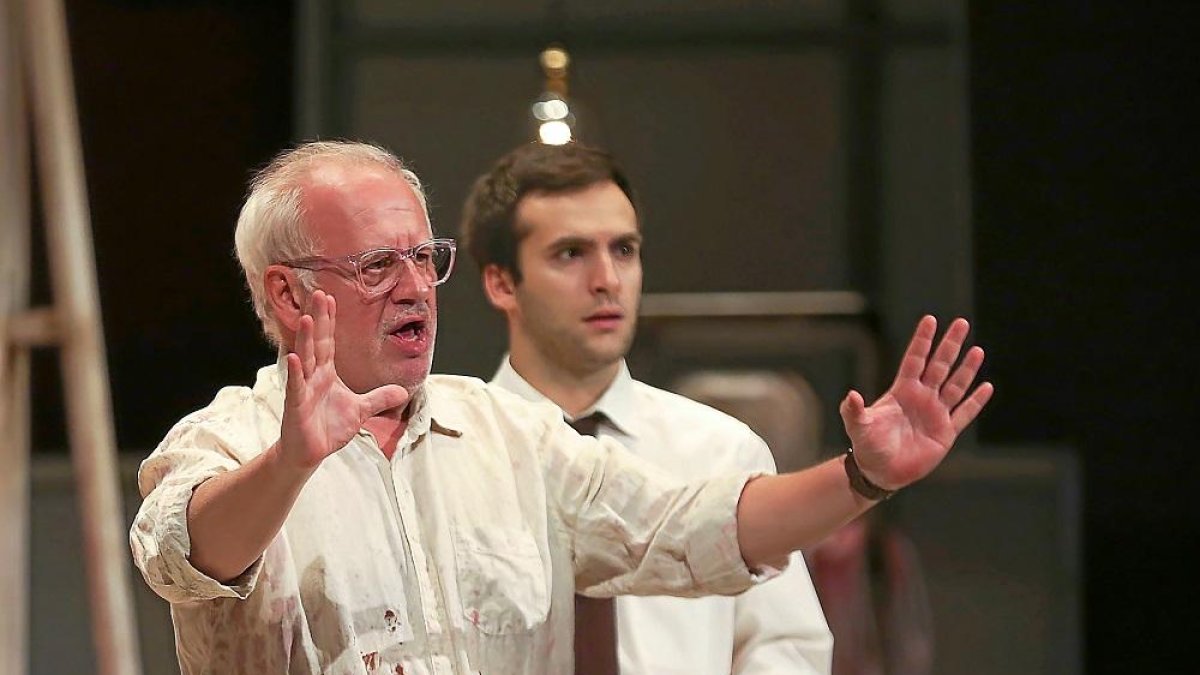 Juan Echanove y Ricardo Gómez, ayer, en el ensayo genaral previo al estreno.-MIGUEL ÁNGEL SANTOS (PHOTOGENIC)