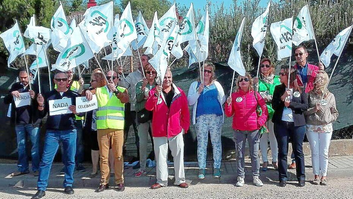 Concentración de funcionarios de prisiones ante la prisión de Valladolid.-EL MUNDO