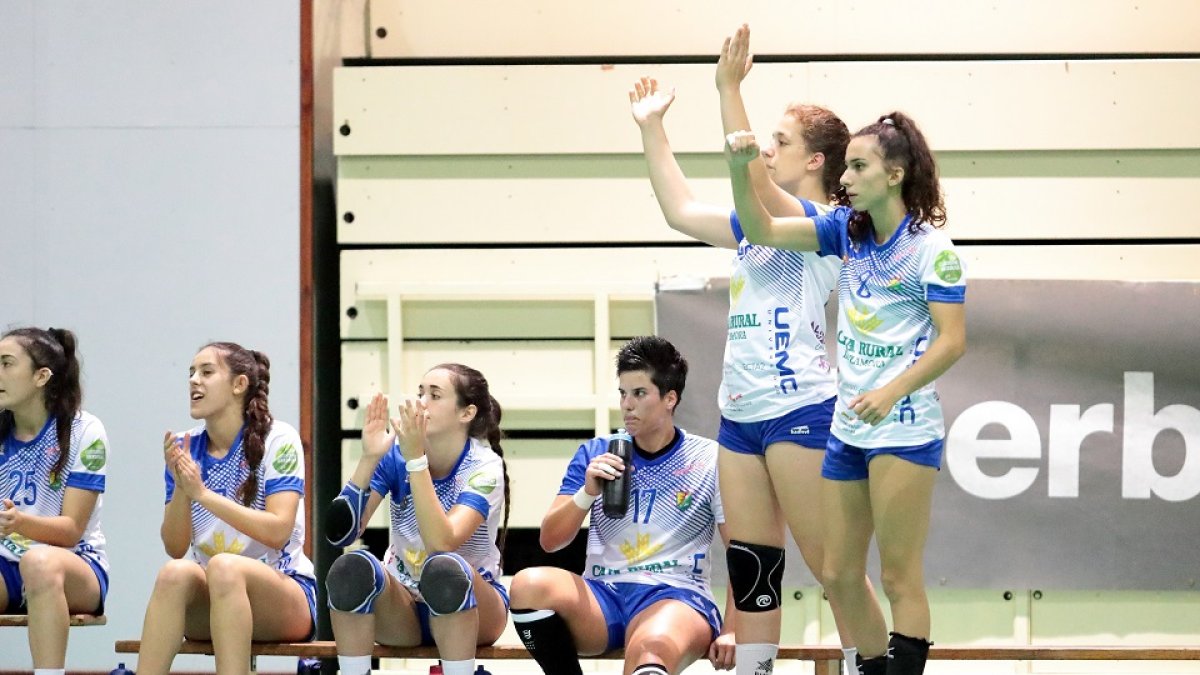 Las jugadoras del Aula celebran una acción ofensiva. / LOF