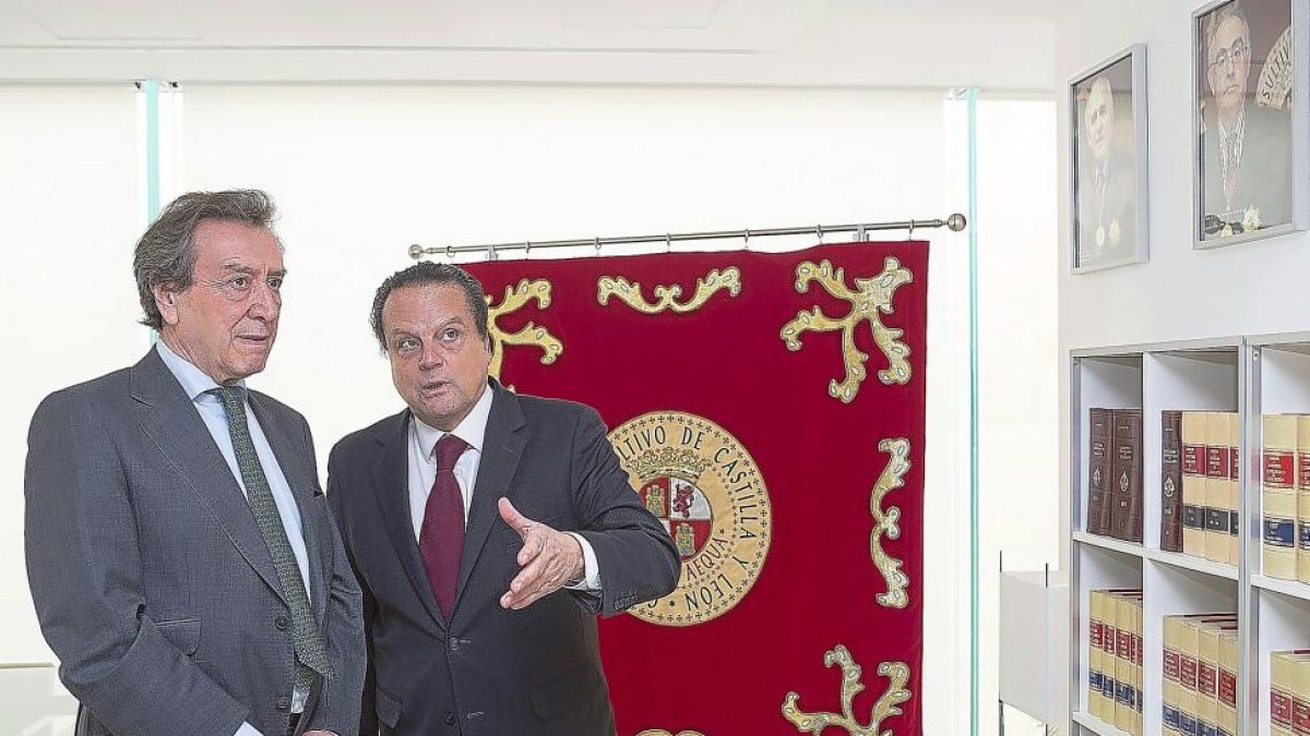 De Santiago-Juárez y Mario Amilivia realizan una visita institucional al Consejo Consultivo de Castilla y León.-ICAL