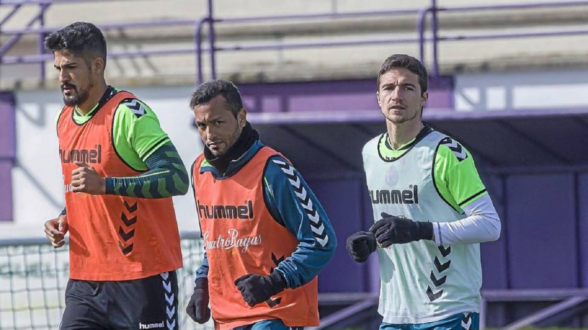 Omar (derecha) en el entrenamiento con sus compañeros en los Anexos-Pablo Requejo