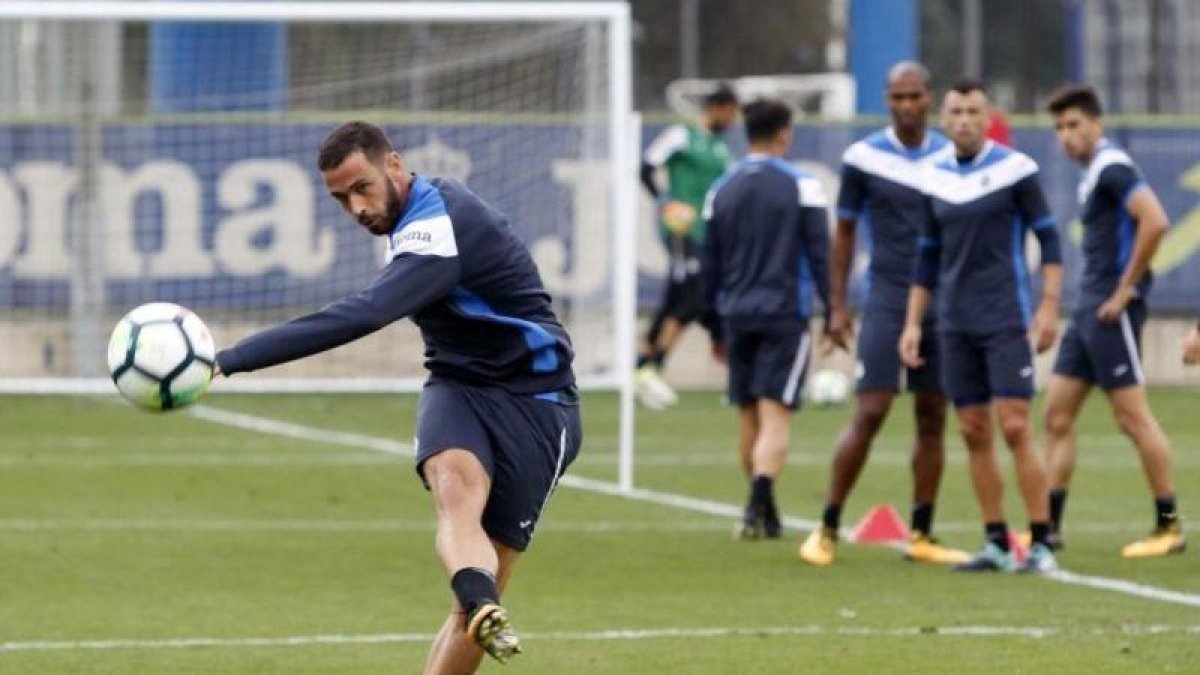 Álvaro, en un entrenamiento con el Espanyol-EL PERIÓDICO