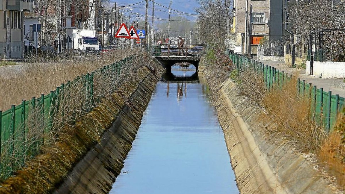 El Canal Bajo del Bierzo, en una imagen de archivo, será el primero en sufrir las restricciones por la sequía.-ICAL