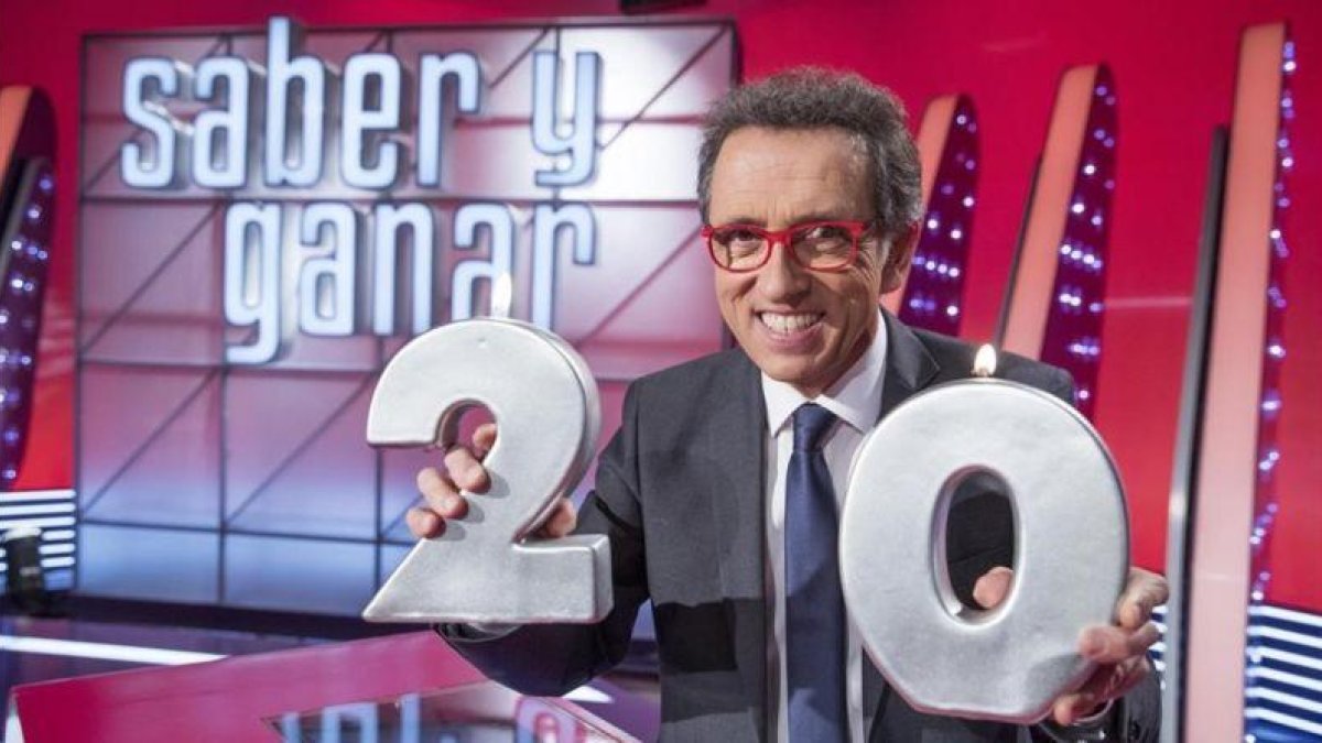 Jordi Hurtado, presentador de 'Saber y ganar', en el plató del concurso de La 2.-FERRAN NADEU