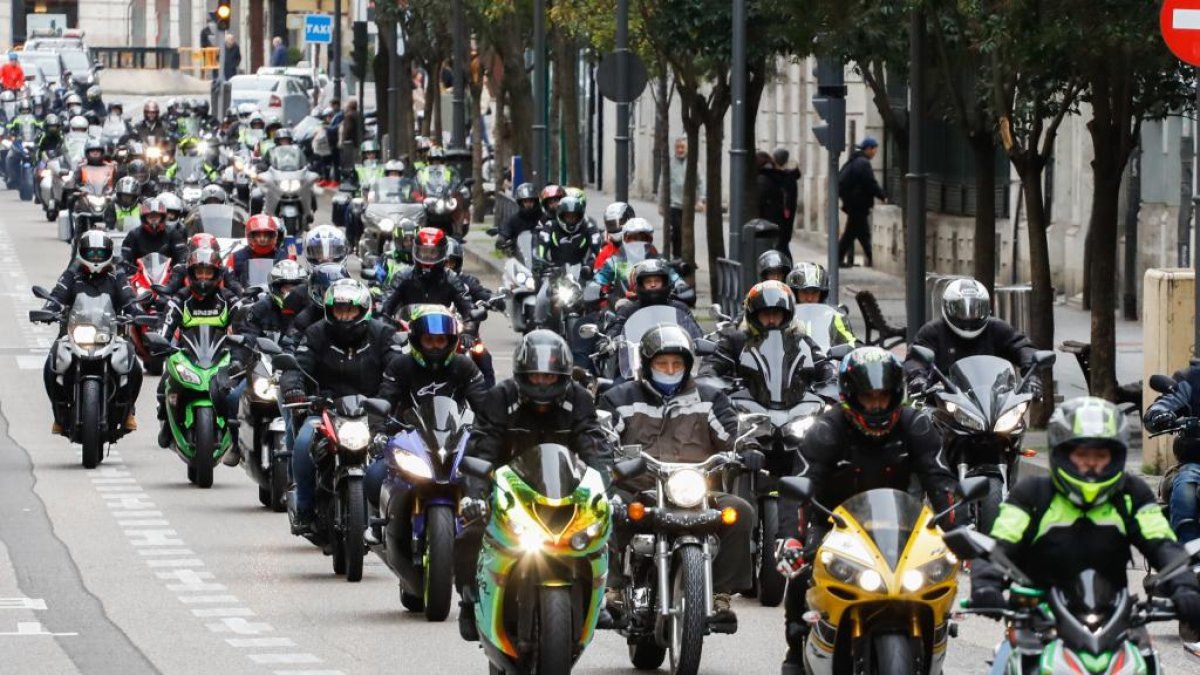 Homenaje a las víctimas de accidentes de tráfico en Valladolid.- J. M. LOSTAU
