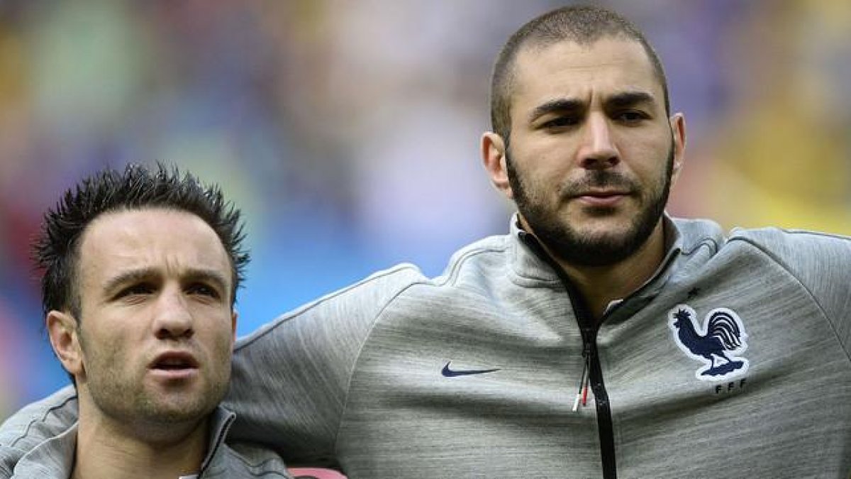 Karim Benzema y Mathieu Valbuena, antes de un partido de la selección francesa.-AFP / FRANCK FIFE