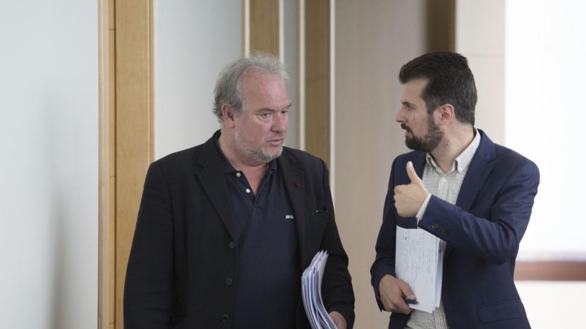 El portavoz socialista, Luis Tudanca, y el portavoz de Hacienda, José Francisco Martín, presentan las enmiendas parciales a los Presupuestos Generales de la Comunidad 2017 y su repercusión en Castilla y León-ICAL