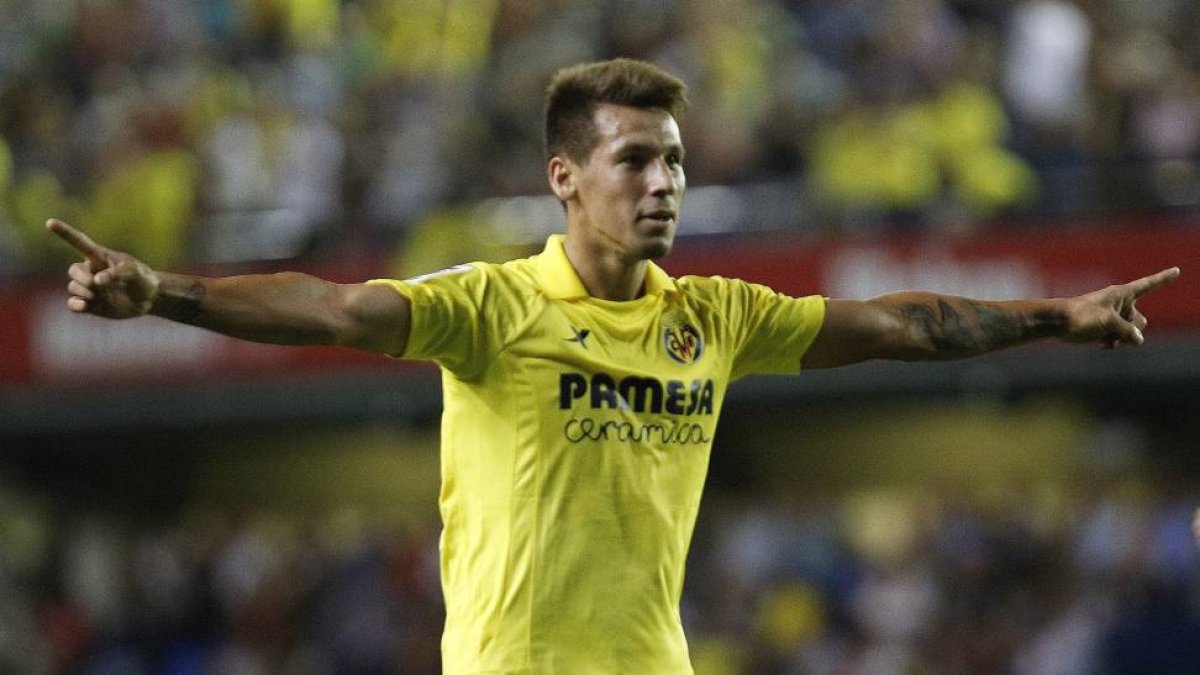 Hernán Pérez celebra un gol con el Villarreal-Eugenio Torres